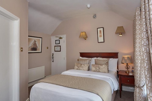 Uppercross House Hotel image 16